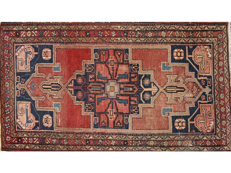 INDE, TAPIS rectangulaire en laine polychrome...