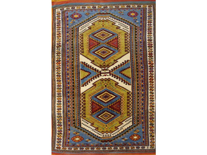 DEUX TAPIS rectangulaires en laine polychrome...
