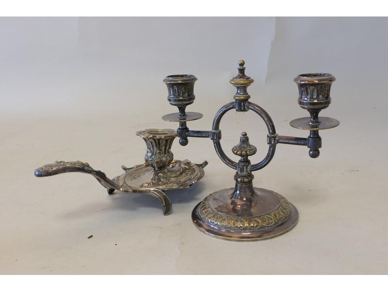 BOUGEOIR A MAIN en bronze argenté style rocaille...