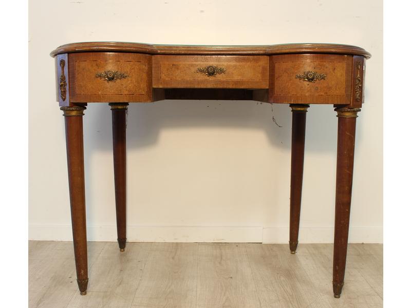 TABLE DE TOILETTE de forme rognon en placage...