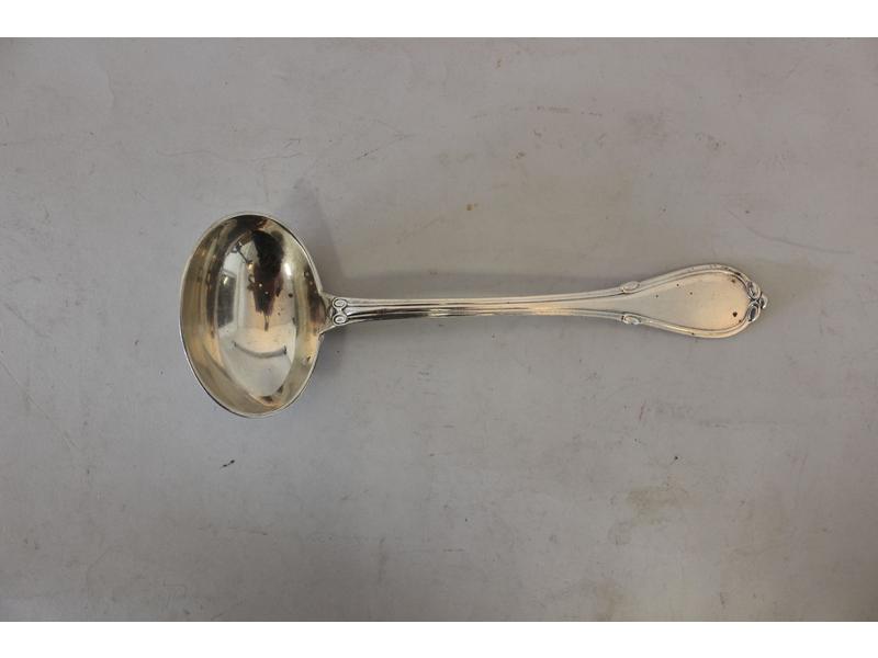 CUILLERE A SAUCE en argent, modèle à filet,...