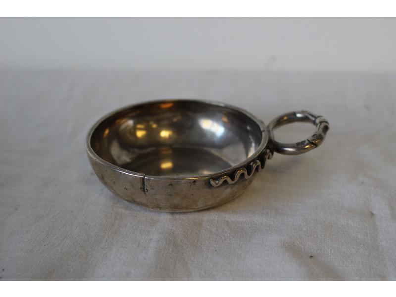 TASSE A VIN en argent uni, l'anse serpent...