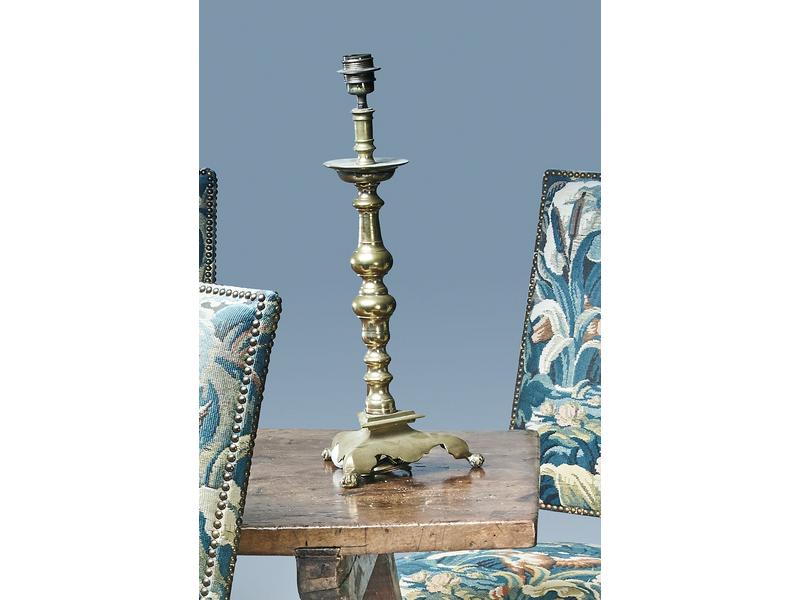 PAIRE DE FLAMBEAUX à fût balustre en bronze...