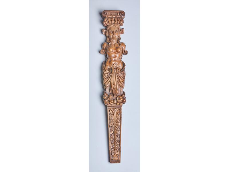 CARYATIDE en bois sculpté.
