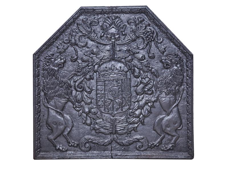 PLAQUE DE CHEMINEE en fonte à pans coupés...