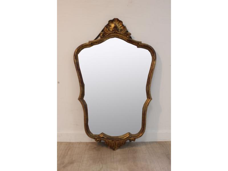MIROIR dans cadre chantourné en bois doré...