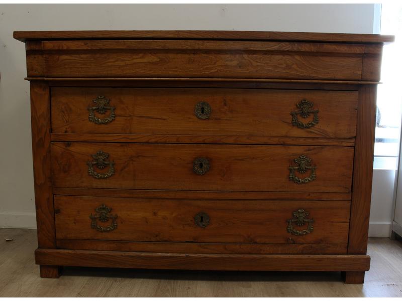 COMMODE rectangulaire en chêne clair ouvrant...