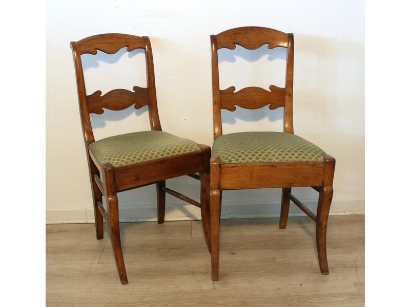 PAIRE DE CHAISES en bois fruitier à dossier...