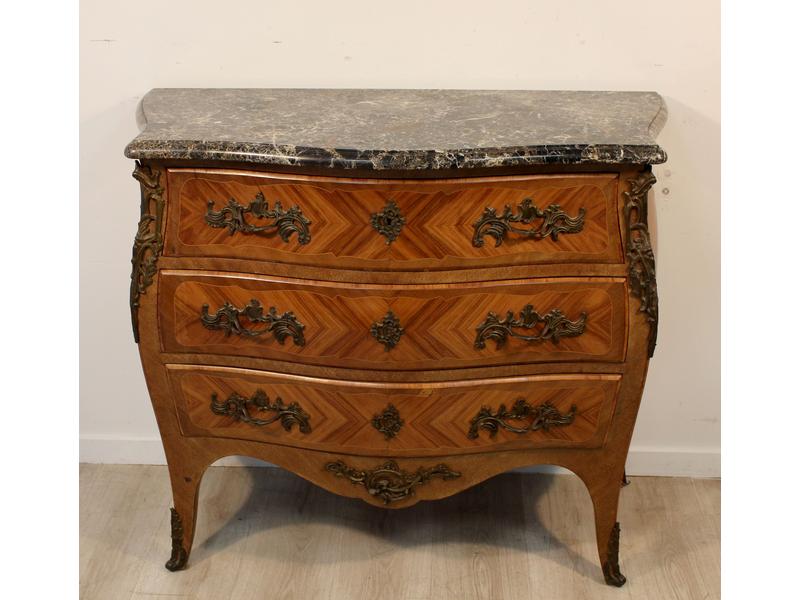 COMMODE galbée toutes faces en bois de placage,...
