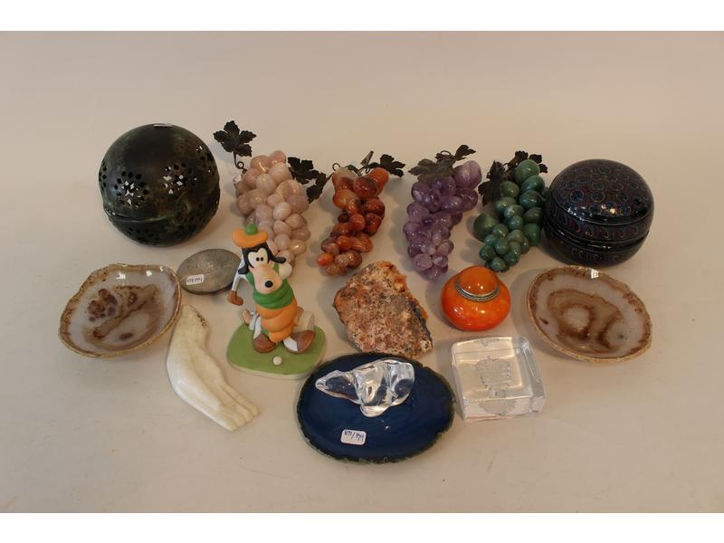 LOT D'OBJETS DIVERS et souvenirs de voyage...