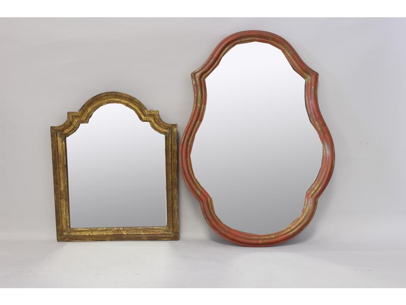 DEUX PETITS MIROIRS violonés, l'un à baguettes...