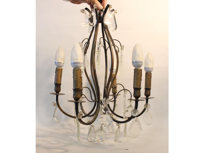 LUSTRE en métal à six lumières et pendeloques...