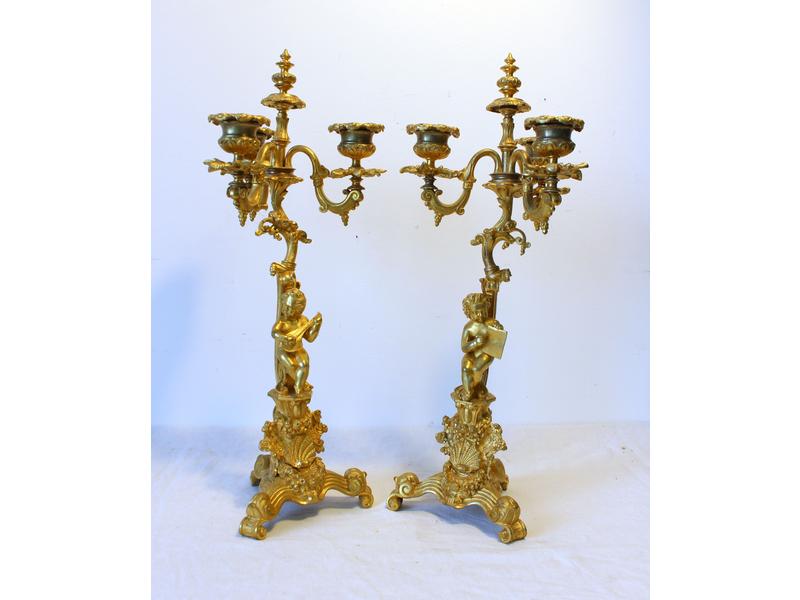 PAIRE DE CANDELABRES à trois lumières en...