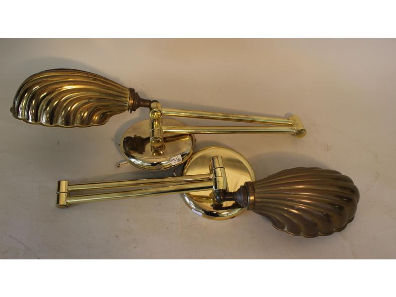 PAIRE D'APPLIQUES articulées en métal doré,...
