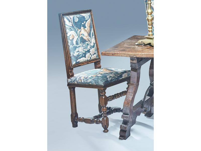 PAIRE DE CHAISES en chêne ciré à haut dossier...