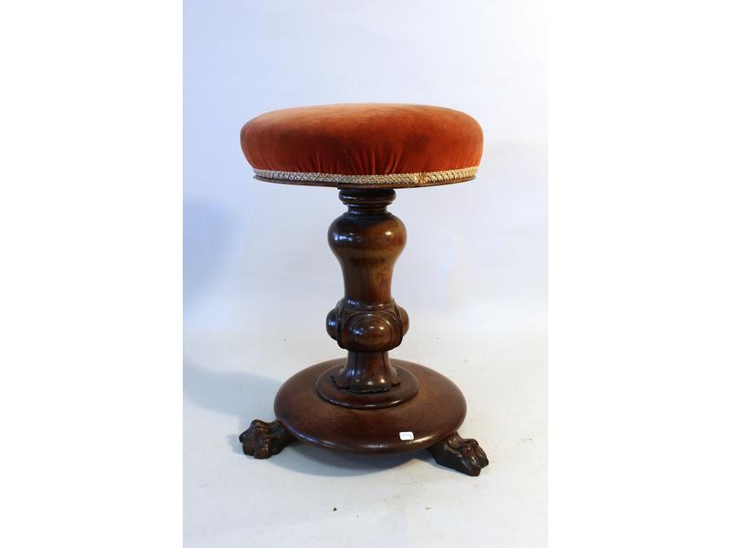 TABOURET de piano en acajou sculpté à fût...