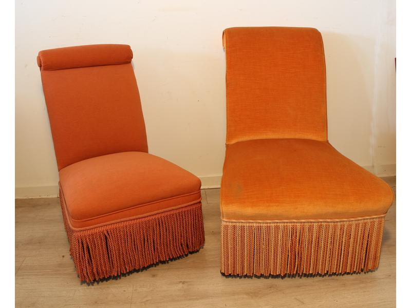 DEUX CHAUFFEUSES BASSES en velours orange....