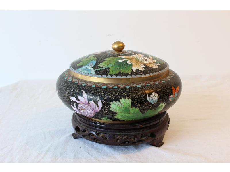 BOMBONNIERE en émaux cloisonnés à décor de...