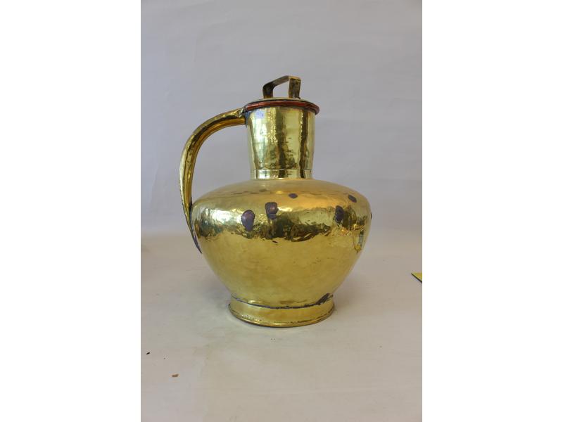 POT EN CUIVRE à une anse.