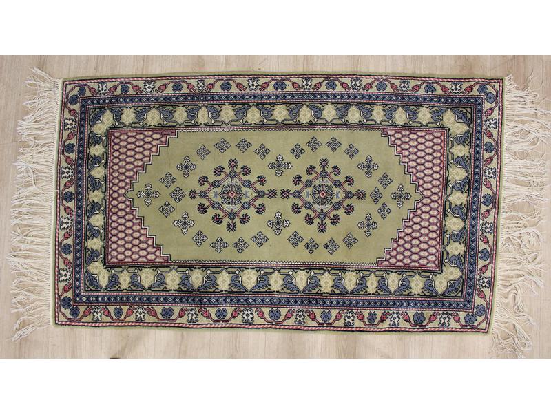 TUNISIE, PETIT TAPIS GALERIE en laine polychrome...