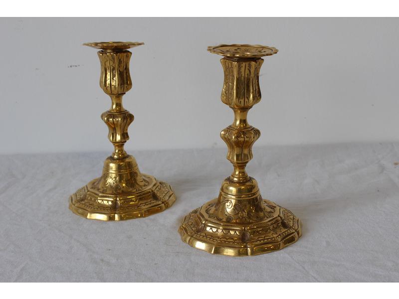 PAIRE DE FLAMBEAUX en bronze et laiton doré,...