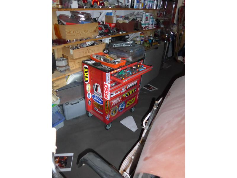 UNE SERVANTE A OUTILS quatre tiroirs et son...