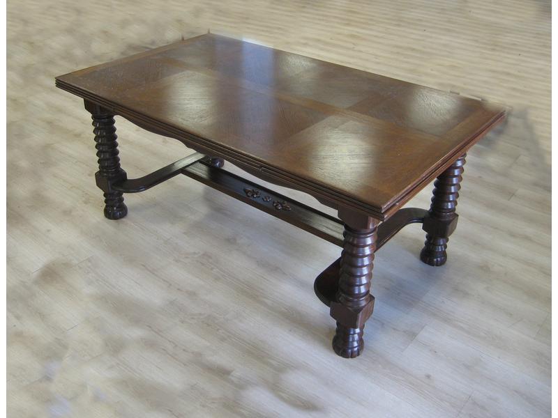 SALLE A MANGER comprenant : TABLE rectangulaireà...