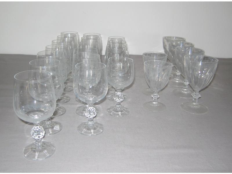 ENSEMBLE DE VERRES EN CRISTAL comprenant...