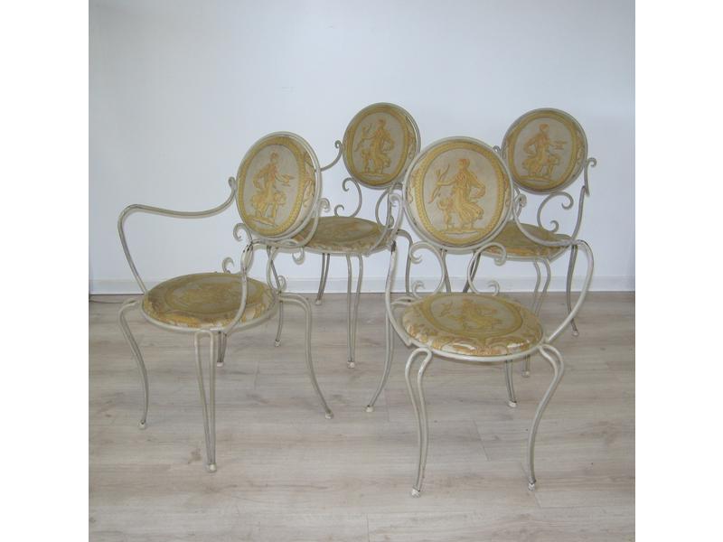 QUATRE FAUTEUILS en fer forgé laqué vert...