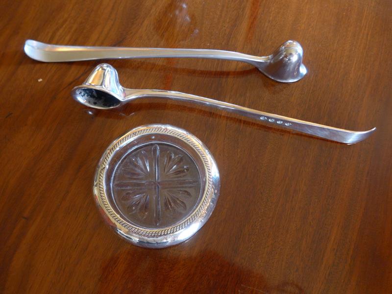 PETITE COUPELLE ronde en cristal taillé,...