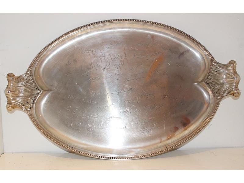 GRAND PLAT OVALE en argent (835), bordure...