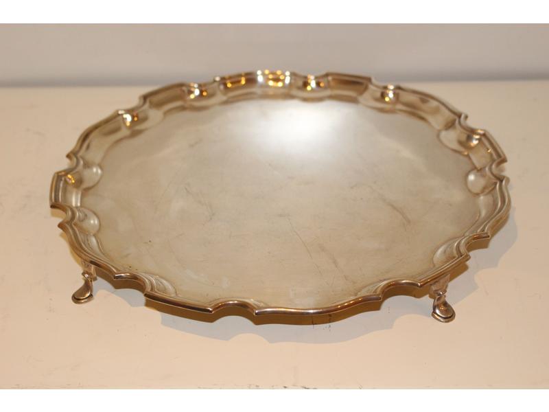 CENTRE DE TABLE de forme ronde chantournée...