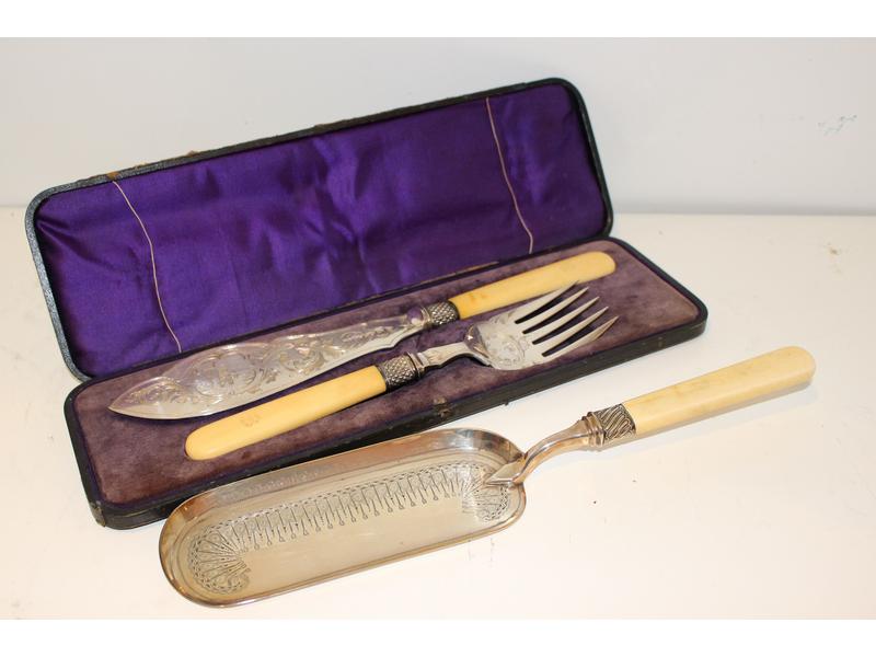 COUVERTS DE SERVICE A POISSON, spatule en...