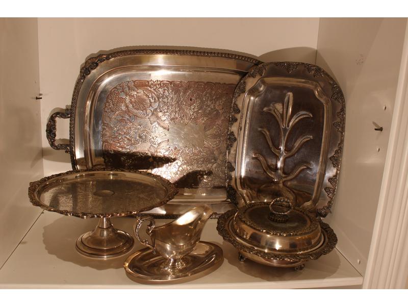 LOT DE METAL ARGENTE comprenant : UN GRAND...