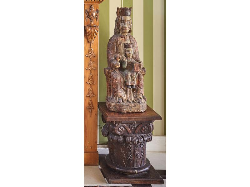 VIERGE A L'ENFANT en bois sculpté et polychrome,...