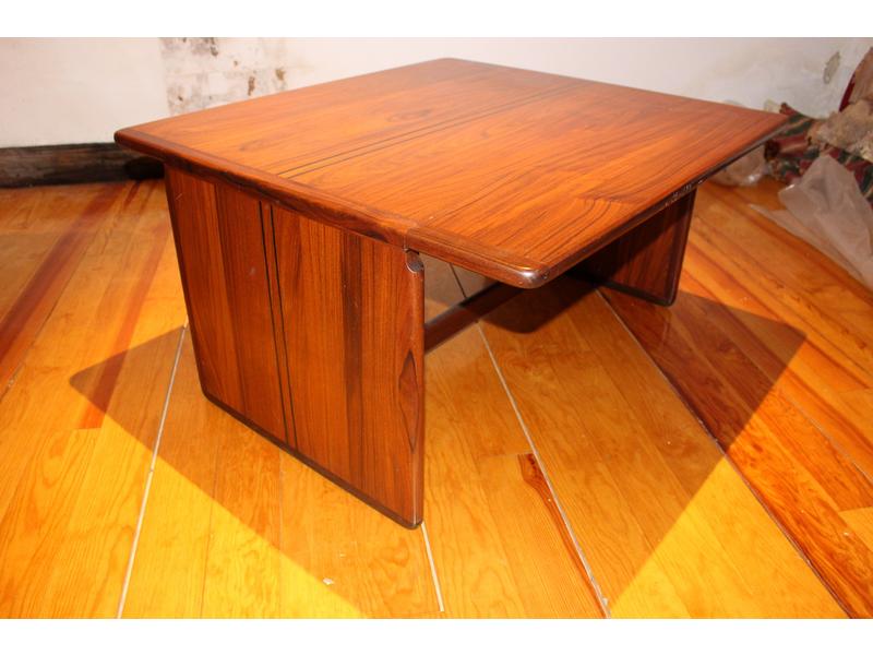 TABLE BASSE carrée en bois de placage et...