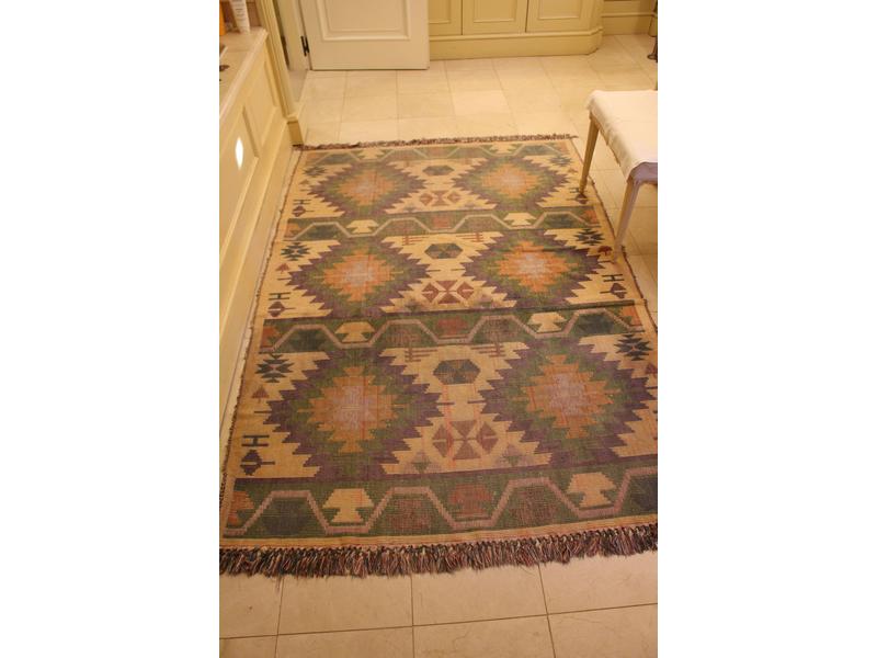 TAPIS kilim en laine à décor de losanges...