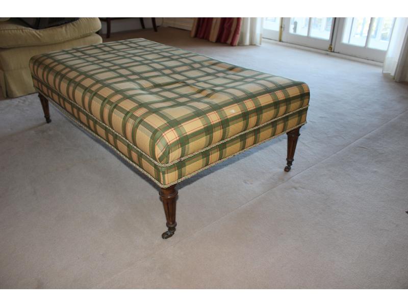 REPOSE-PIED rectangulaire formant table sur...