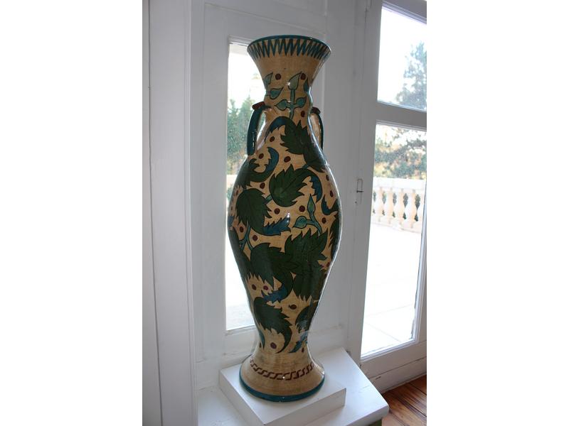 PAIRE D’IMPORTANTS VASES balustre à deux...