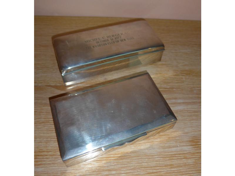 DEUX BOÎTES rectangulaires en métal argenté...