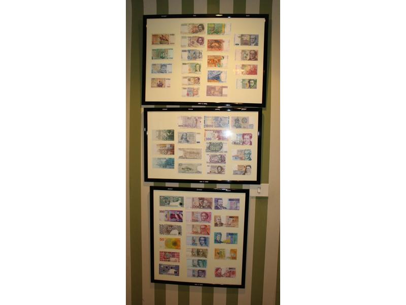 TROIS SOUS-VERRES de billets européens de...