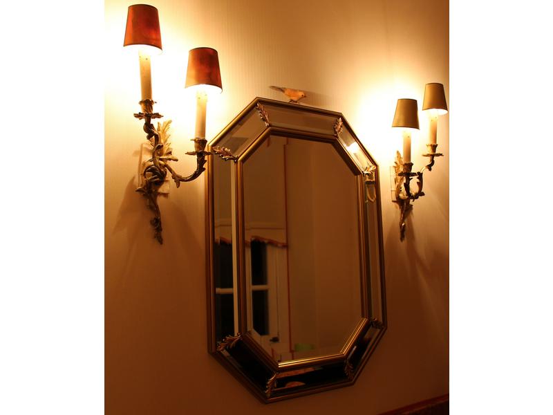 MIROIR octogonal en bois doré à pareclos...
