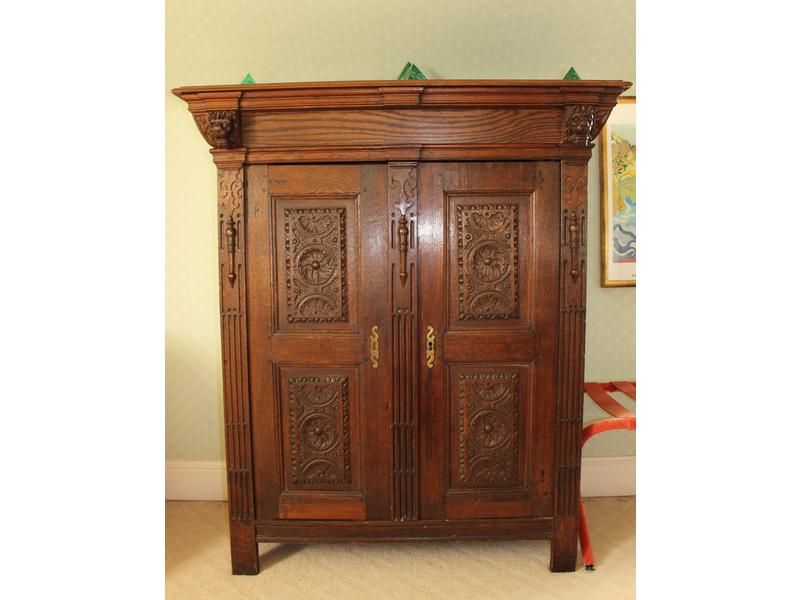 PETITE ARMOIRE à hauteur d’appui en chêne...