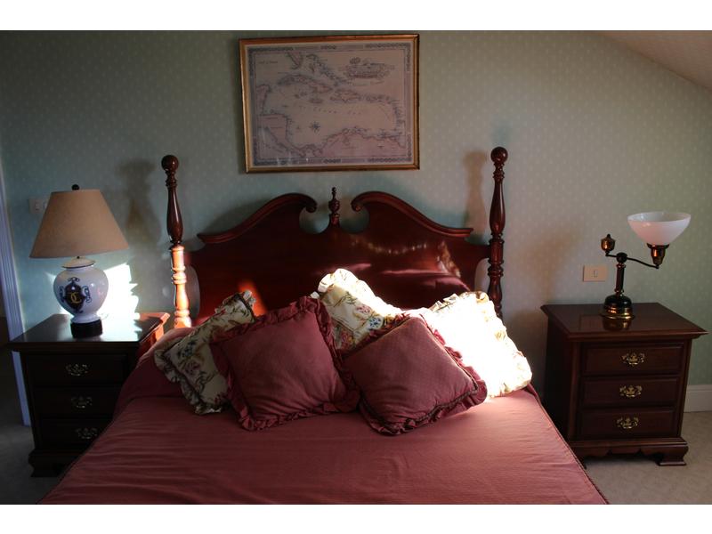 MOBILIER DE CHAMBRE A COUCHER comprenant...