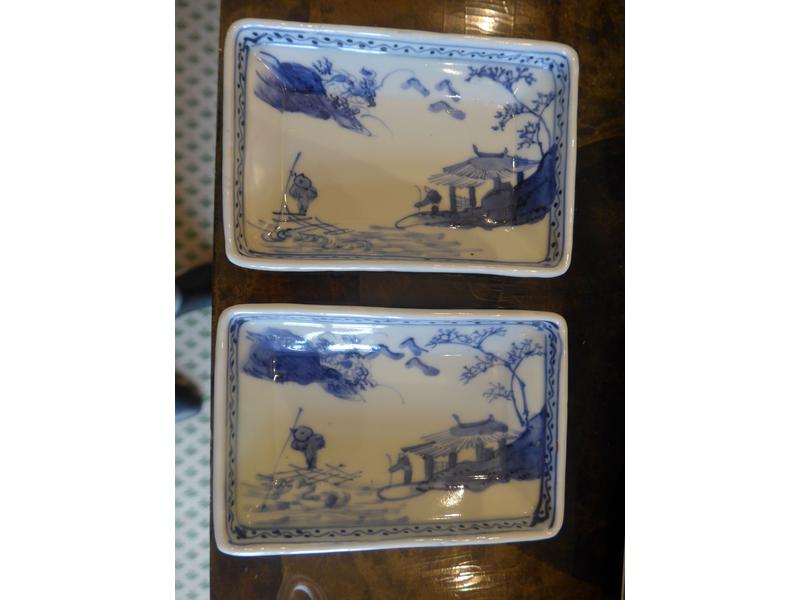 PAIRE DE COUPELLES rectangulaires en porcelaine...
