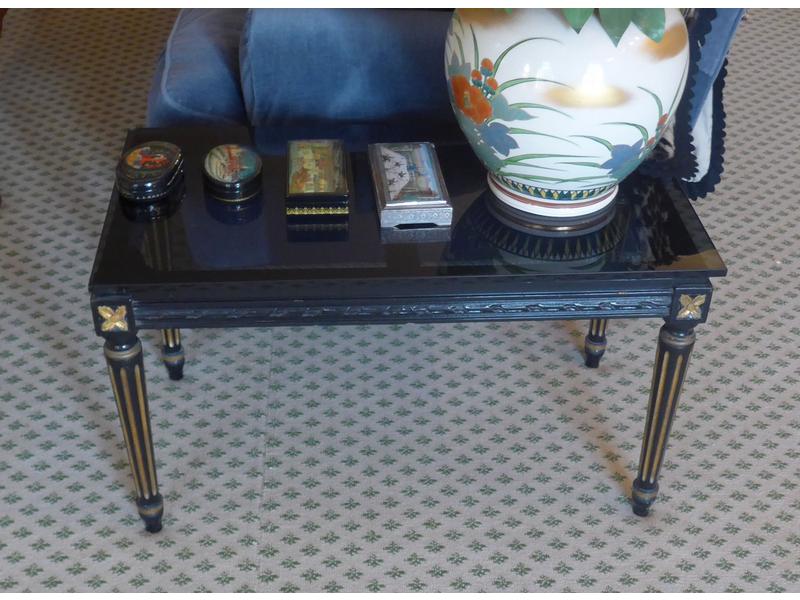 TABLE BASSE rectangulaire en bois laqué noir...