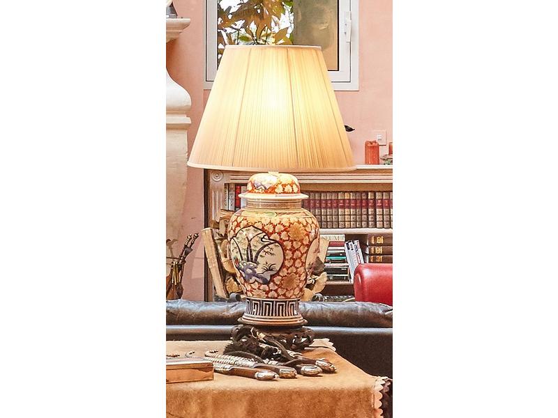 POTICHE de forme balustre en porcelaine à...