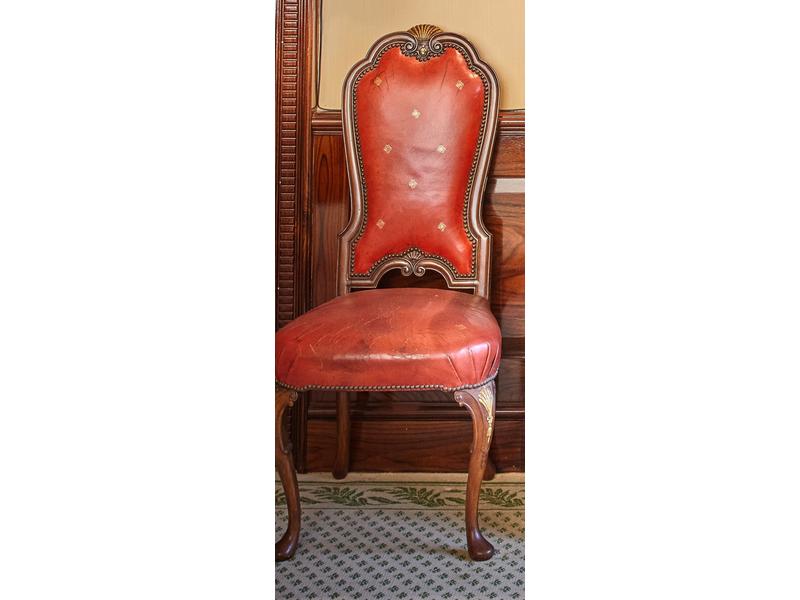 DIX CHAISES ET DEUX FAUTEUILS en acajou et...