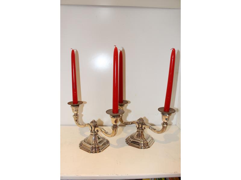 PAIRE DE BOUTS DE TABLES en argent (925)...