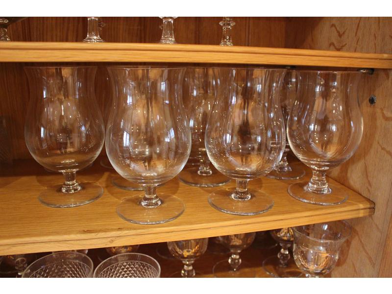 ONZE VERRES à dégustation de forme ballon,...